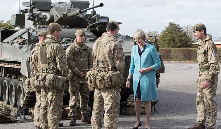"تايمز": عسكريون بريطانيون يحذرون "ماي" من أزمة تهدد الجيش