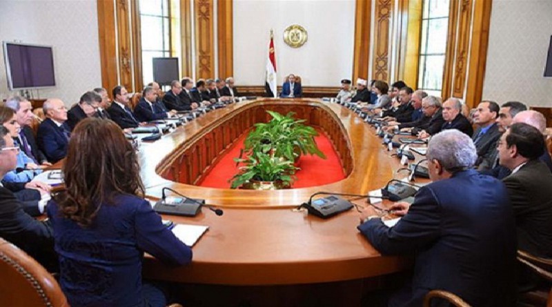 السيسى يجتمع برئاسة مجلس الوزراء لبحث الوضع الداخلى