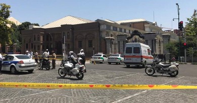 هجوما طهران.. 4 مسلحين تسللوا للبرلمان في زي نسائي