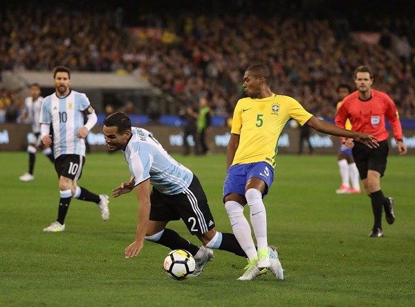 الأرجنتين تفوز على البرازيل بهدف وديًا