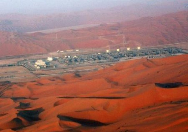 السعودية تقيد كميات النفط لآسيا وتقلص إمداداتها لأمريكا في يوليو