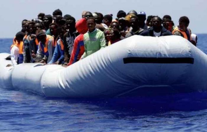 السواحل الليبي : اعتراض 900 مهاجر غير شرعي بـ"صبراتة" بينهم 25 طفلا