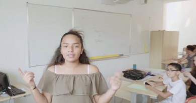 معلم فرنسي ينتج فيديو كليب لتعليم الطلاب نظرية "فيثاغورس"