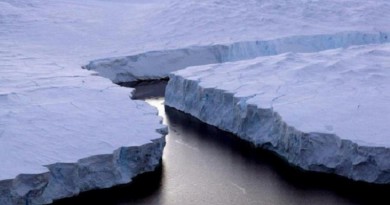 كتلة جليد عملاقة على وشك الانفصال عن القارة القطبية الجنوبية