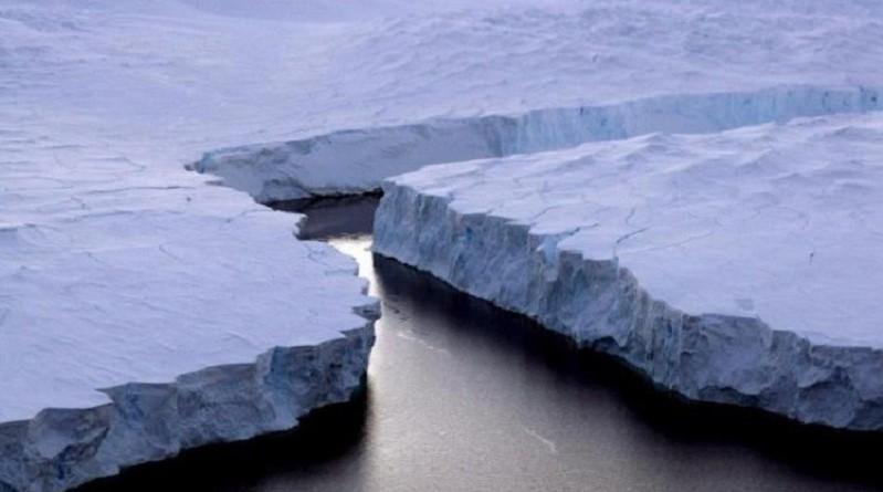 كتلة جليد عملاقة على وشك الانفصال عن القارة القطبية الجنوبية