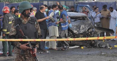 مقتل 25 شخصا في هجوم انتحاري في لاهور الباكستانيةمقتل 25 شخصا في هجوم انتحاري في لاهور الباكستانية
