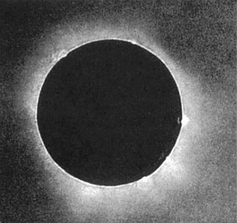أول صورة للكسوف الكلي للشمس عمرها 166 عاما