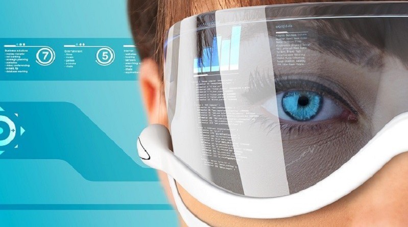 كشف الخبراء في آبل، أن الشركة تقدمت مؤخرًا بطلب لتسجيل براءة اختراع تتعلق بتقنيات جديدة لنظارات الواقع الافتراضي. بعد أن فشلت جوجل منذ بضع سنوات بالترويج لنظاراتها الذكية Google Glass بسبب سعرها المرتفع نسبيا، قررت شركة آبل مؤخرًا العمل على تطوير نظارات ذكية خاصة بها، قادرة على أن تحل محل نظارات جوجل في الأسواق، وتقدمت مؤخرًا بطلب لتسجيل براءة اختراع تتعلق بتلك النظارات.