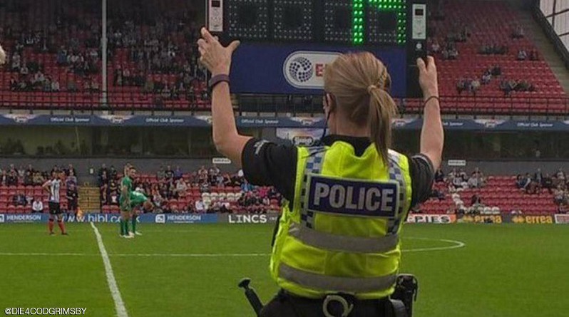 الشرطة في خدمة كرة القدم.. بالملاعب الإنجليزية