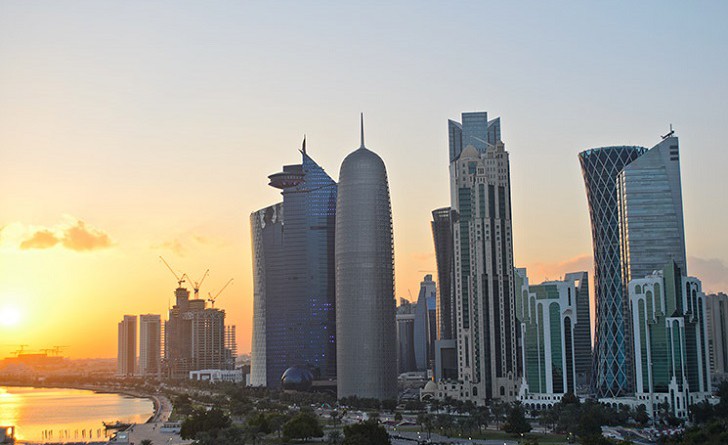 بلومبرج: قطر تشهد أبطأ نمو اقتصادي في عقدين