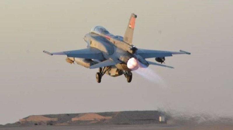 القوات الجوية تنجح في تدمير 10 سيارات محملة بأسلحة على حدود ليبيا