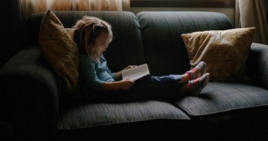 علماء يكشفون أسباب صعوبة القراءة عند الأطفال