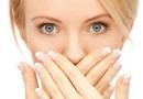8 أسباب “علمية” لرائحة الفم الكريهة