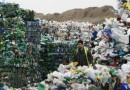 بريطانيا تعتزم وضع خطة للتخلص من نفايات الزجاجات البلاستيكية