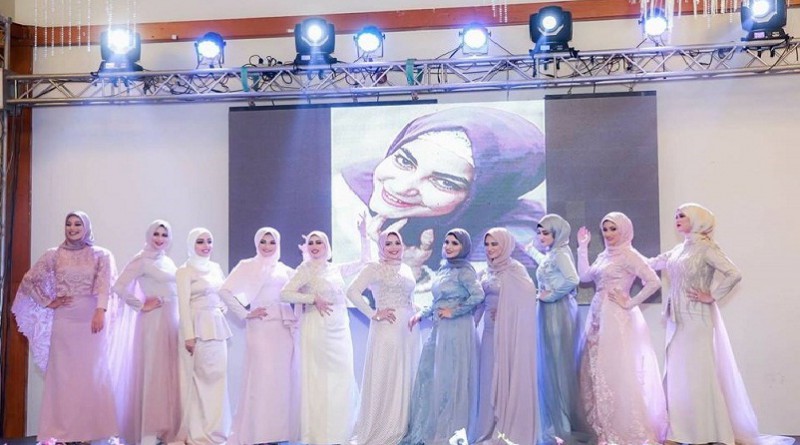 من مسابقة ملكة المحجبات إلى ملكة جمال الكون كواليس تكشفها مصممة الأزياء " حبيبة أبو علي"