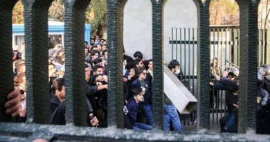 أعمال عنف في اليوم الثالث لاحتجاجات إيران