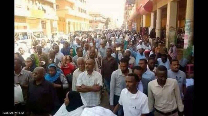 قمع "مظاهرات الخبز" بالهراوات والغاز فى السودان