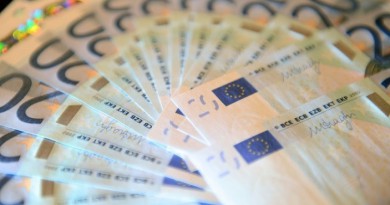 اليورو يتجاوز 1.25 دولار للمرة الأولى منذ ديسمبر 2014