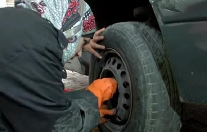 أردنية تعمل في إصلاح السيارات: لا يوجد عمل خاص للرجال وآخر للنساء