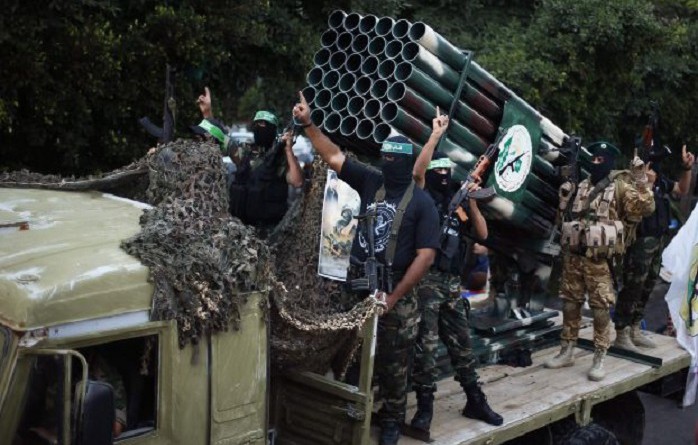 «حماس» تبلغ عباس استعدادها لتسليم سلاحها إلى المنظمة