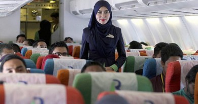 إقليم إندونيسي يأمر مضيفات الطيران المسلمات بالحجاب