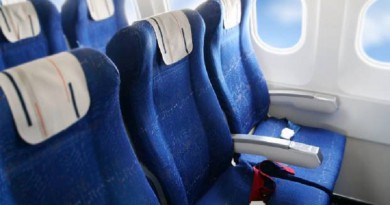 سر استخدام اللون الأزرق لمقاعد الركاب في الطائرات