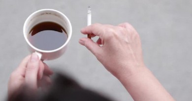 تحذير للمدخنين.. الشاي الساخن يصيبكم بسرطان المريء
