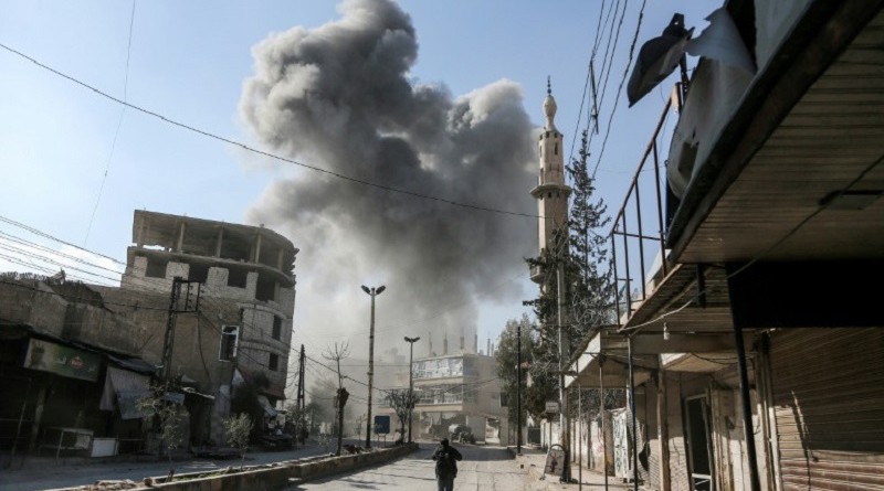 أهالي الغوطة الشرقية "يدفنون أنفسهم" في الملاجئ وسكان دمشق خائفون