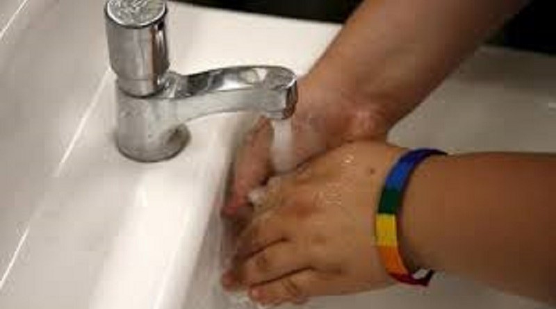 نصيحة ممرضة للوقاية من الإنفلونزا.. "اغسلوا أياديكم النتنة"