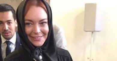 ليندسي لوهان ترتدي الحجاب في أسبوع لندن للموضة