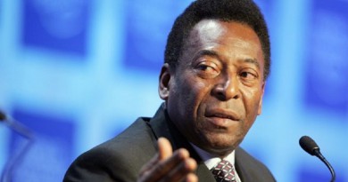 بيليه يستمتع بمشاهدة 3 نجوم حاليين