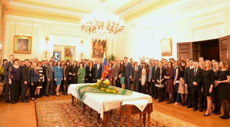 مغادرة 23 دبلوماسيا روسيا مبنى السفارة الروسية في لندن