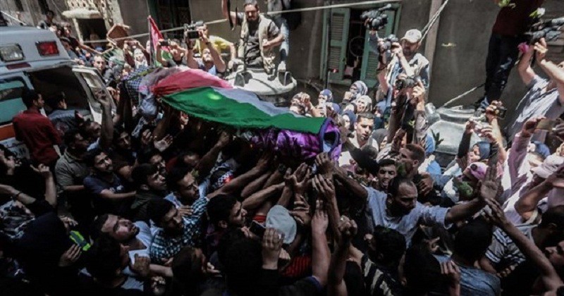 فلسطين تودع رزان النجار في جنازة مهيبة
