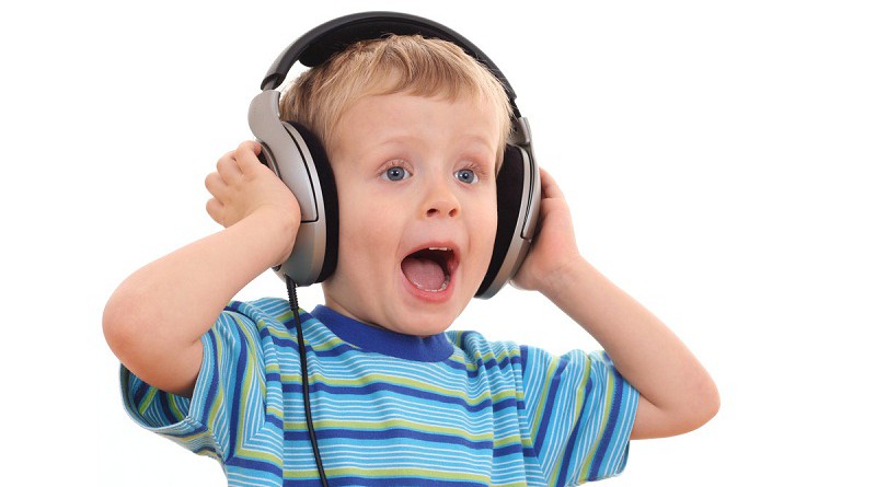 "سماعات الأذن" قد تضر أطفالكم