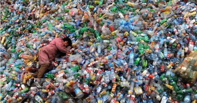 هل تنتصر البشرية علي البلاستيك ؟!