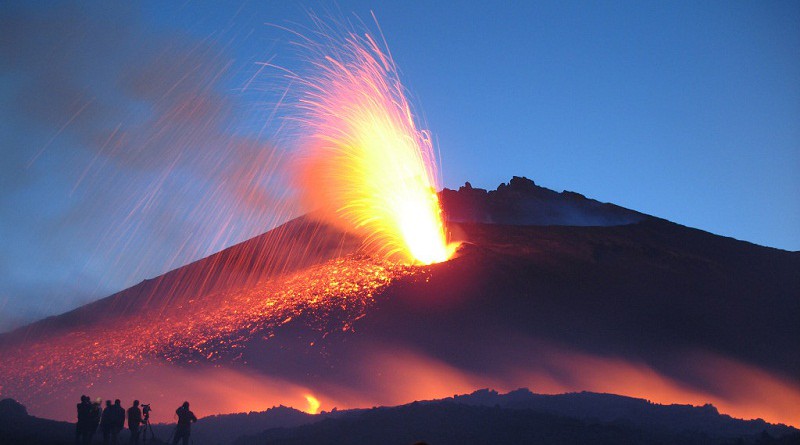 بركان "جبل النار" يثور مجددا في جزيرة صقلية