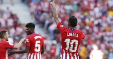 اتليتكو يعتلي صدارة الليغا بعد فوز شاق