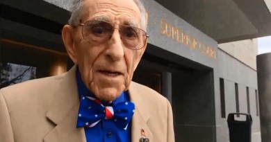 كاتز... محام ضليع عمره 99 عاما ويرفض التقاعد