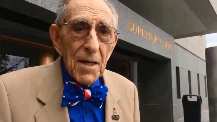 كاتز... محام ضليع عمره 99 عاما ويرفض التقاعد