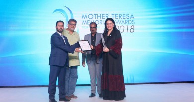 نشوة الرويني تُمنح جائزة الأم تريزا للعدالة الاجتماعية 2018