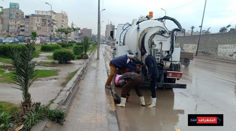 الأحياء مستمرة في إزالة آثار موجة الطقس السيئ بالإسكندرية