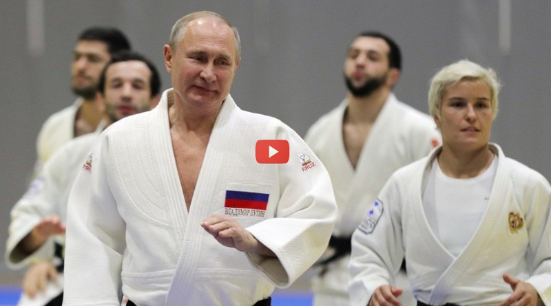 Flipping finger!: Putin suffers Judo injury during training with Olympic champ in Sochi (VIDEO)