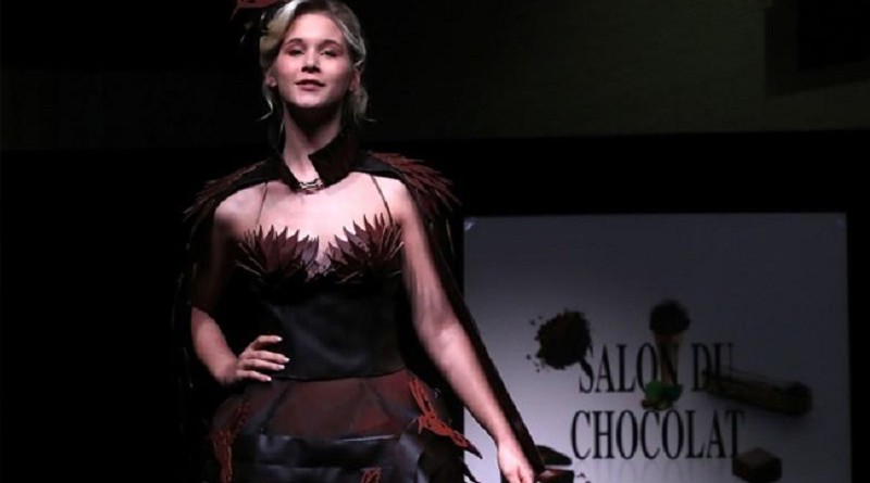 أثواب من الشوكولاتة بعرض أزياء في بلجيكا
