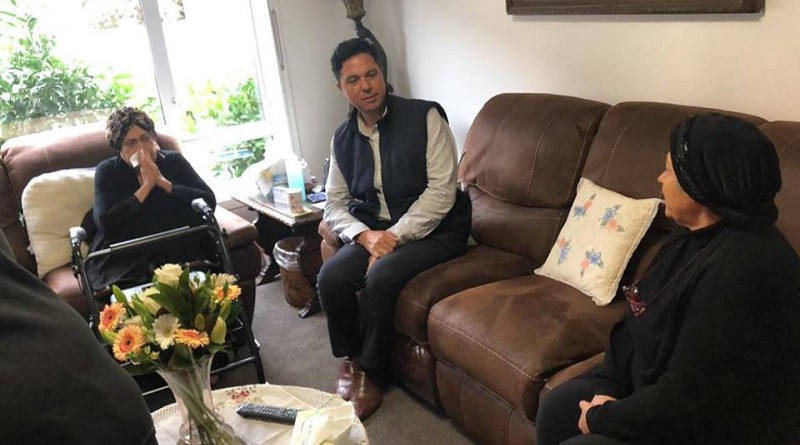 السفير المصري في نيوزيلندا يعزي أسر الضحايا ويزور المصابين