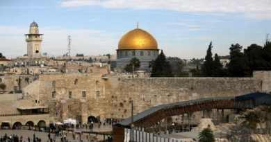 عريقات يدعو الدول العربية والإسلامية إلى حماية إرث القدس ومقدساتها