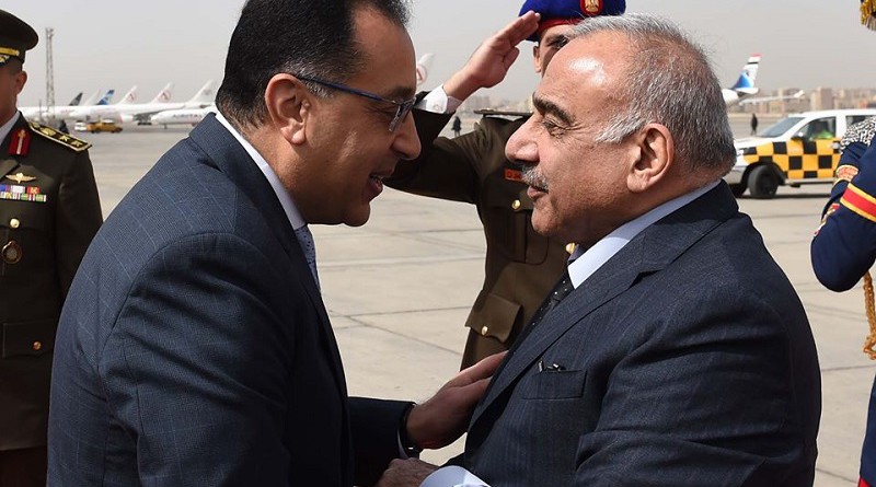 رئيس الوزراء يستقبل نظيره العراقى بمطار القاهرة