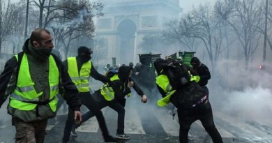 ارتفاع حدة الاشتباكات بين محتجي "السترات الصفراء" والشرطة في تظاهرات "السبت الأسود"
