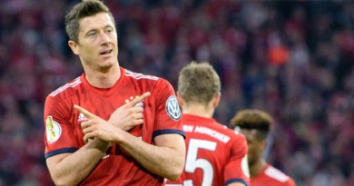 كأس ألمانيا: تسعة أهداف وعشرة لاعبين بايرن ميونيخ في نصف النهائي