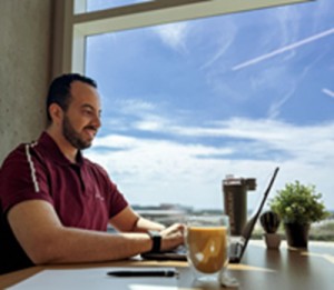 محمد أبو غريب رائد أعمال – خبير في الذكاء الاصطناعي